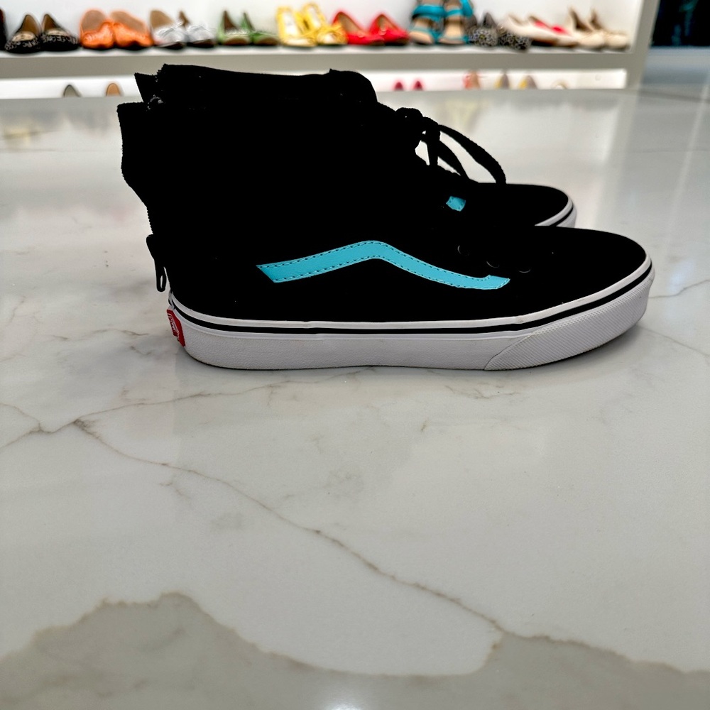 NWOT Vans Off The Wall Black and Turquoise Aqua high top tennis shoes Size 5